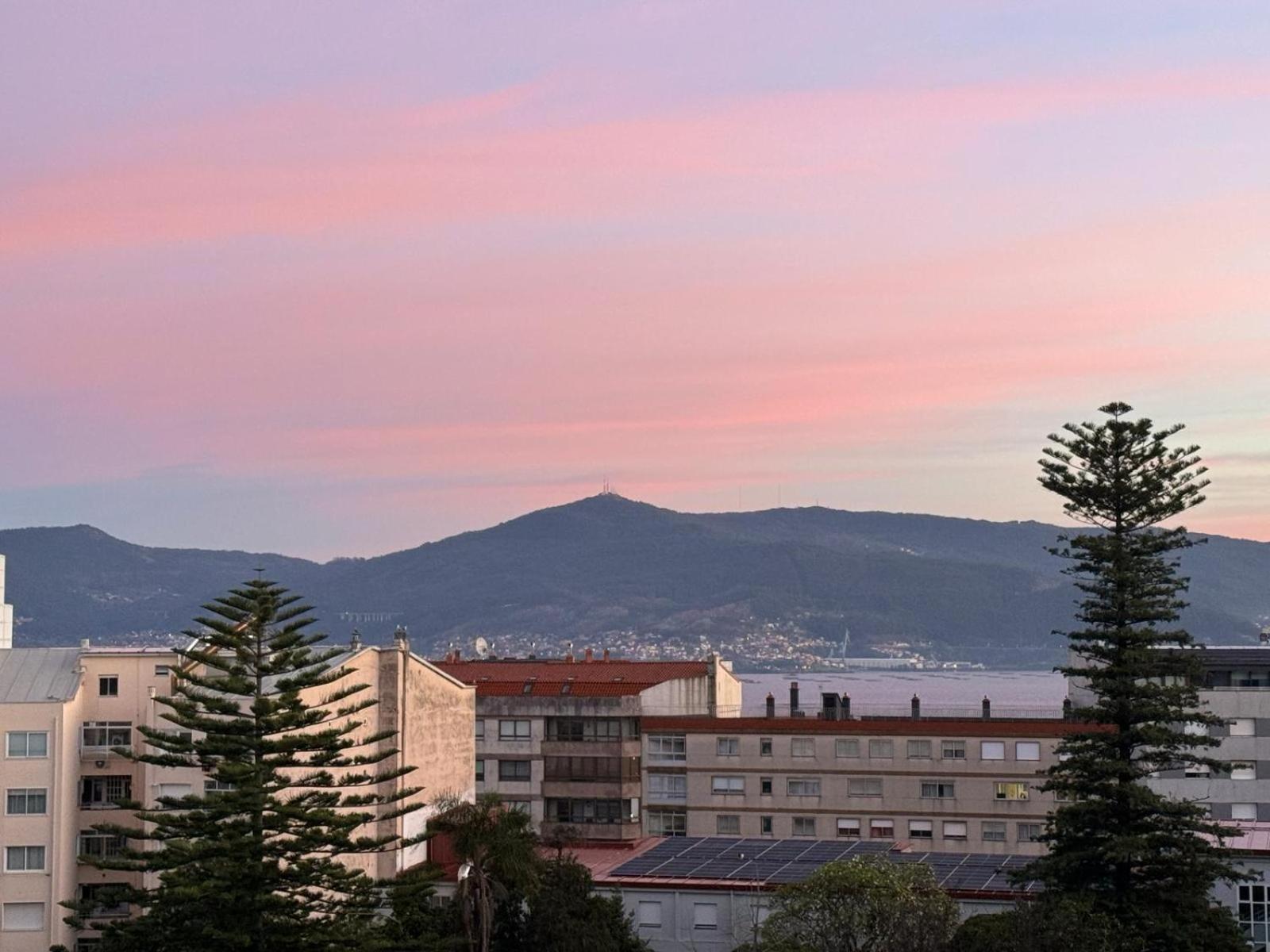 Moderno Apartamento Con Vistas A La Ria De Vigo Exteriör bild
